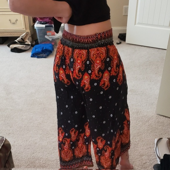 Patterned pants! 🖤💮🍂 - Picture 4 of 6